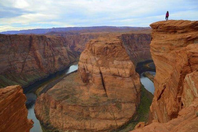 Antelope Canyon and Horseshoe Bend Day Tour from Flagstaff - What to wear and pack: quick checklist for a hot, sandy day