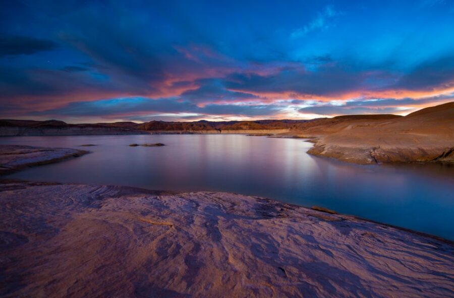 From Las Vegas: Antelope Canyon and Horseshoe Bend Day Trip - Lake Powell: a short scenic pause that helps the day flow