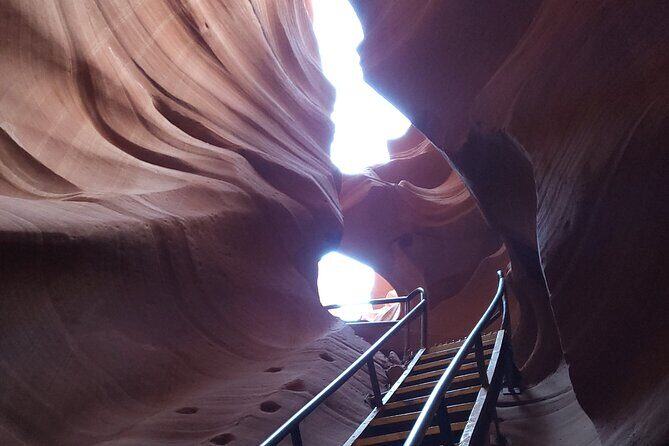 Guided Antelope Canyon & Horseshoe Bend Day Tour from Las Vegas - Antelope Canyon with a Navajo guide: Lower vs Upper vs X