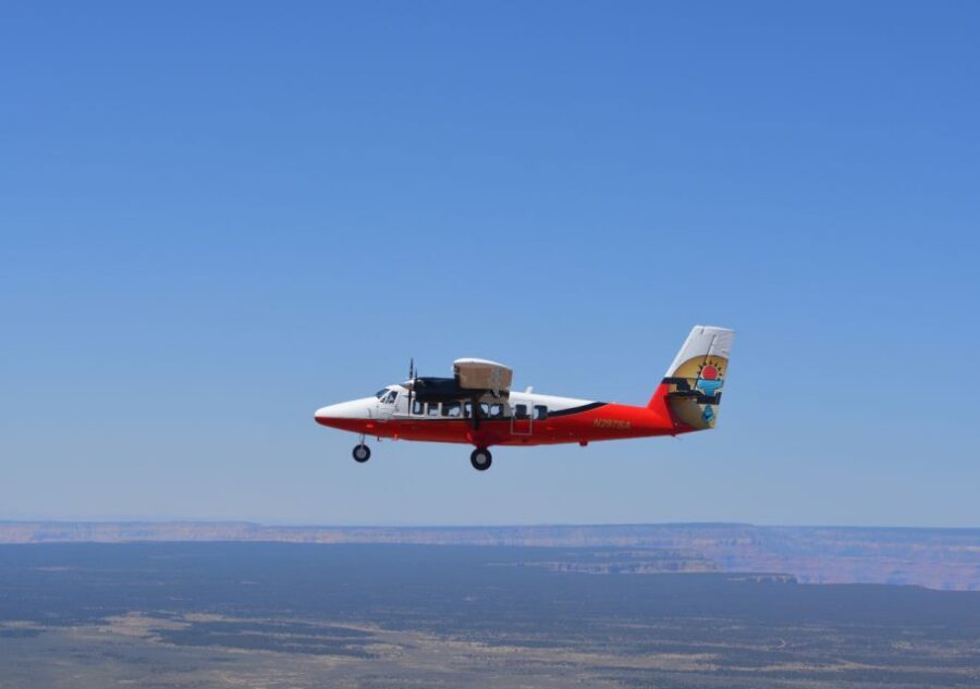 Las Vegas: Antelope Canyon and Horseshoe Bend Airplane Tour - Horseshoe Bend: the short hike that makes the river feel enormous