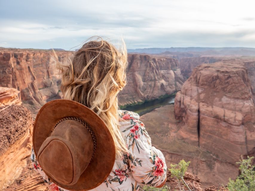Las Vegas: Lower Antelope Canyon & Horseshoe Bend w/ Lunch - Horseshoe Bend plus picnic lunch on the red-rock edge