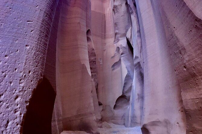 Ligai Si Anii Canyon Tour through Antelope Canyon - What you’ll see at Ligai Si’ Anii: tight geometry, smooth curves, big wow