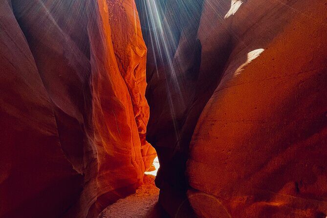 Ligai Si Anii Canyon Tour through Antelope Canyon - Your guide experience: more than facts, it’s real context