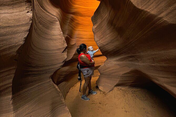 Lower Antelope Canyon Hiking Tour - Navajo sandstone colors: what makes the loop so photogenic