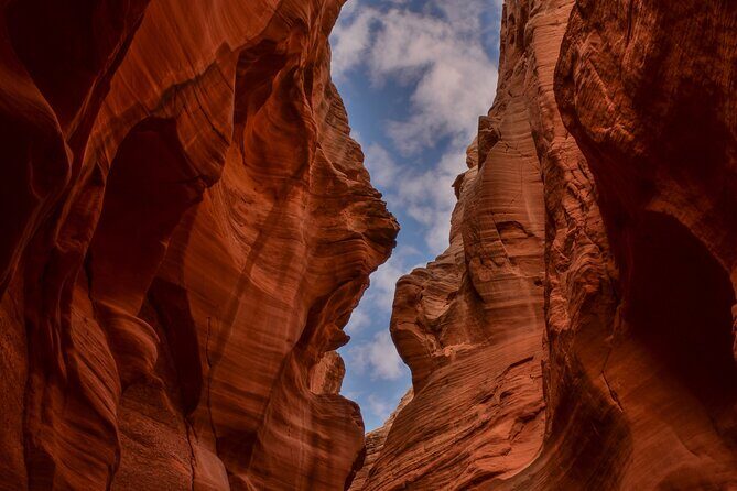 Page Secret Antelope Canyon - What the Guide Focuses on: Photo Spots and Canyon Sense