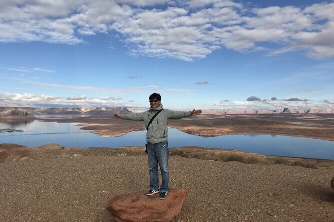 Small-Group Lower Antelope Canyon & Horseshoe Bend Tour w/ Lunch - Lake Powell stop: a quick payoff with big visual range
