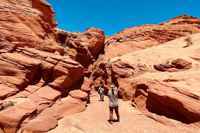 Upper Antelope Canyon Sightseeing Tour with Navajo Guide - Getting to Upper Antelope Canyon: meet point and the 45-minute deadline