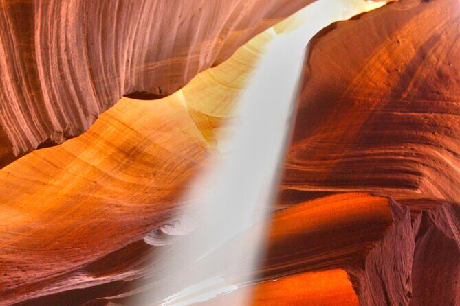 Upper Antelope Canyon Tour-AACT - Photo-ready guiding: how the best guides turn beams into screenshots