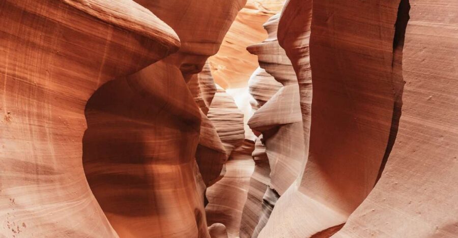 Vegas: Antelope Canyon & Horseshoe Bend Tour at Golden Hour - Language Support: How the Tour Works Across Groups