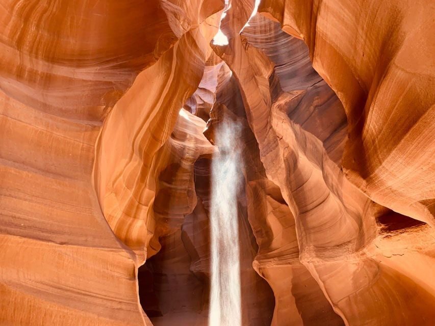 Vegas: Upper Antelope Canyon, Horseshoe Bend, Lake Powell - The morning drive: air-conditioned van, snacks, and onboard Wi‑Fi